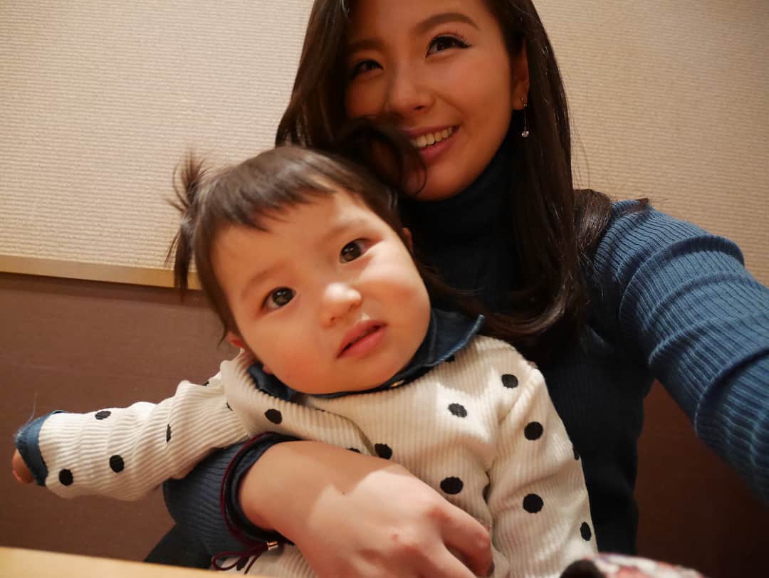 倉田瑠夏さんのインスタグラム写真 - (倉田瑠夏Instagram)「まなみーぜの赤ちゃんとのツーショット😍💕✨ 5.6枚目は親子のツーショットやよ🤤💕 可愛すぎるよぉ〜😭😭♡ #癒し #kids #子ども #可愛い #かわいい #cute #cutegirl #girl #japanesegirl #baybee #love #親子 #2shot #happy #photo #pic #一眼レフ #ミラーレス一眼 #instagood #instapic #子供 #1歳」1月8日 9時28分 - ruka.kurata