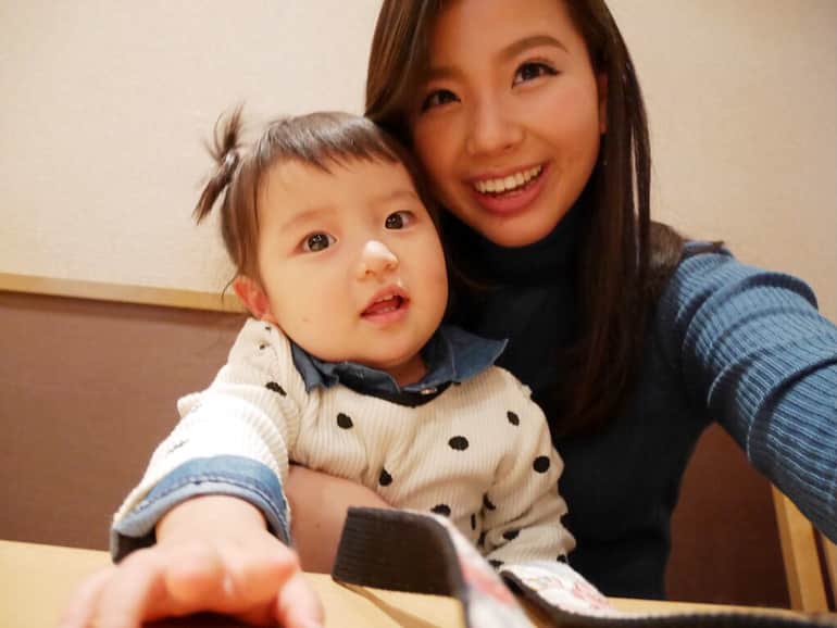 倉田瑠夏さんのインスタグラム写真 - (倉田瑠夏Instagram)「まなみーぜの赤ちゃんとのツーショット😍💕✨ 5.6枚目は親子のツーショットやよ🤤💕 可愛すぎるよぉ〜😭😭♡ #癒し #kids #子ども #可愛い #かわいい #cute #cutegirl #girl #japanesegirl #baybee #love #親子 #2shot #happy #photo #pic #一眼レフ #ミラーレス一眼 #instagood #instapic #子供 #1歳」1月8日 9時28分 - ruka.kurata