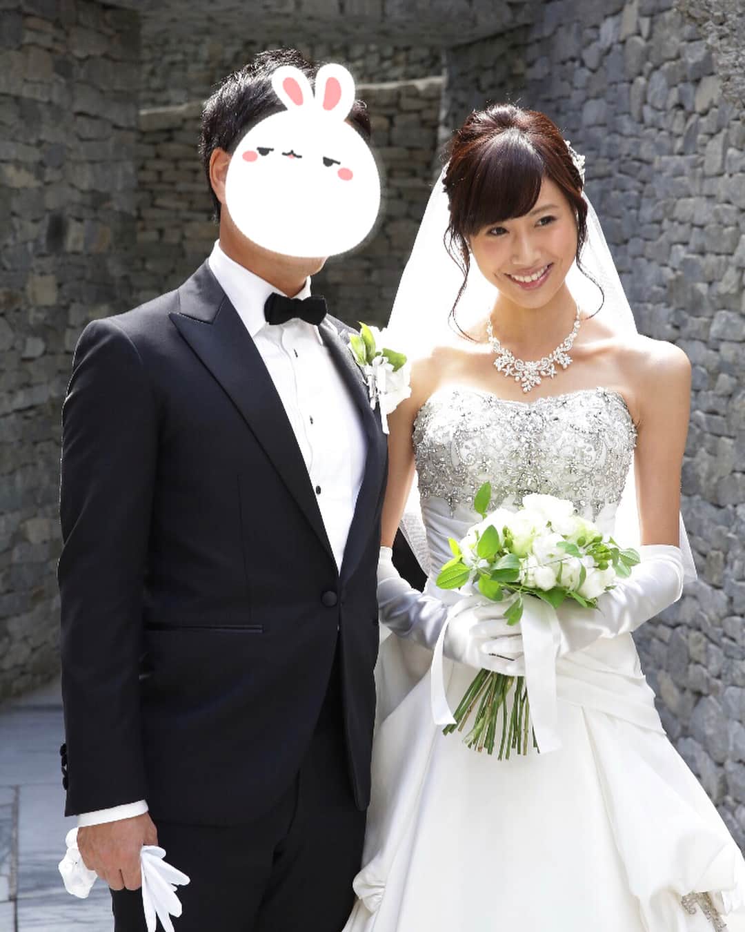 桜井未来さんのインスタグラム写真 桜井未来instagram バストアップバージョン 笑 主人はカメラを向けられるのは 苦手みたい 笑 カメラを向けられると いつもガチガチ 笑 男の人は こんなもんなんですかね W 携帯に1枚も入ってなかった結婚式の写真