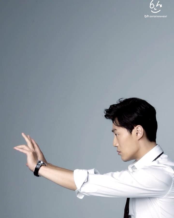 イ・ヒジュンのインスタグラム：「#에스콰이어 #ZOOM #더보기는BH유튜브로」
