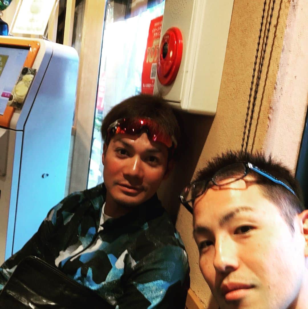伊志嶺翔大のインスタグラム：「今日は地元宮古島の先輩であり高校の先輩でもある、のひなまさひこさんとランチ‼️ いつもありがとうございます✨ 先輩は整骨院の院長🙋‍♂️ 那覇市にある 『がんじゅう整骨院』をやっています‼️ 体が気になる方や痛みがある方は是非行ってみてください🙆‍♂️ #のひなまさひこさん#のひな院長 #がんじゅう整骨院 #那覇市#地元宮古島 #沖縄尚学の近く #ランチ#伊志嶺です」