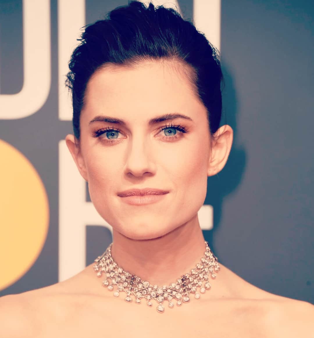 のインスタグラム：「Last night was pretty amazing. It felt so powerful to be in full #TimesUp solidarity at the Globes, and it’s been wonderful to watch the donations to the legal defense fund (link in bio) climb as a result. Thank you, as always, to @cristinaehrlich for pulling together the look with help from @giorgioarmani @forevermarkusa @rebekahforecast @kdeenihan 🖤🖤🖤🖤」