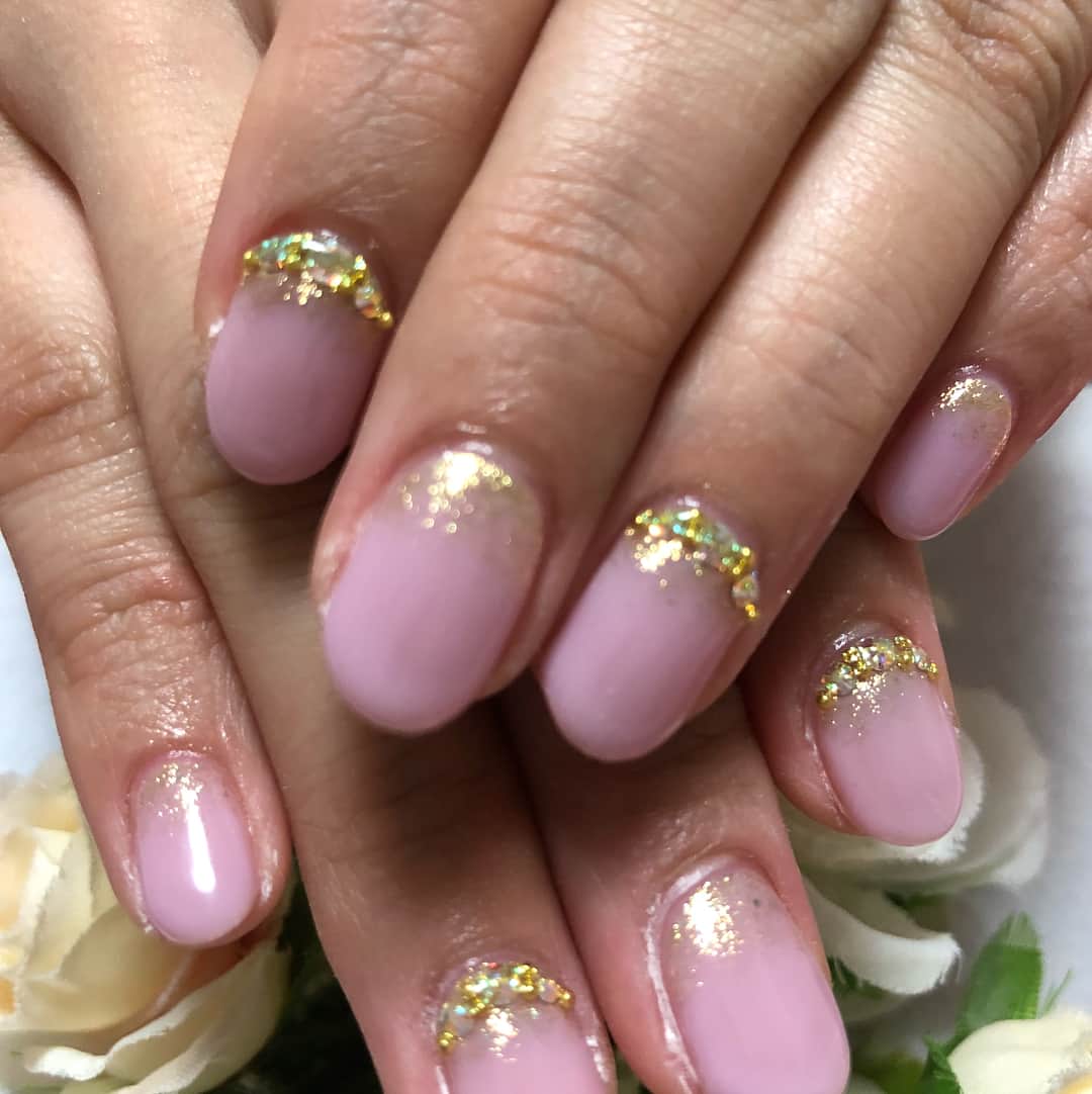 のインスタグラム：「2018年、初ネイル💅🎀 私の大好きなディズニーのラプンツェルみたいにしてもらいました⁽⁽ ◟(∗ ˊદ` ∗)◞ ⁾⁾♥️ 今年はラプンツェルのように… どんな状況でも希望を失わないポジティブな明るさをもち、裏表のない、人に勇気や自信を与えられる女性になりたいと思います👸🏼🌸 #ラプンツェル #ネイル #nailsalonpepe #静岡 #初ネイル #disney」