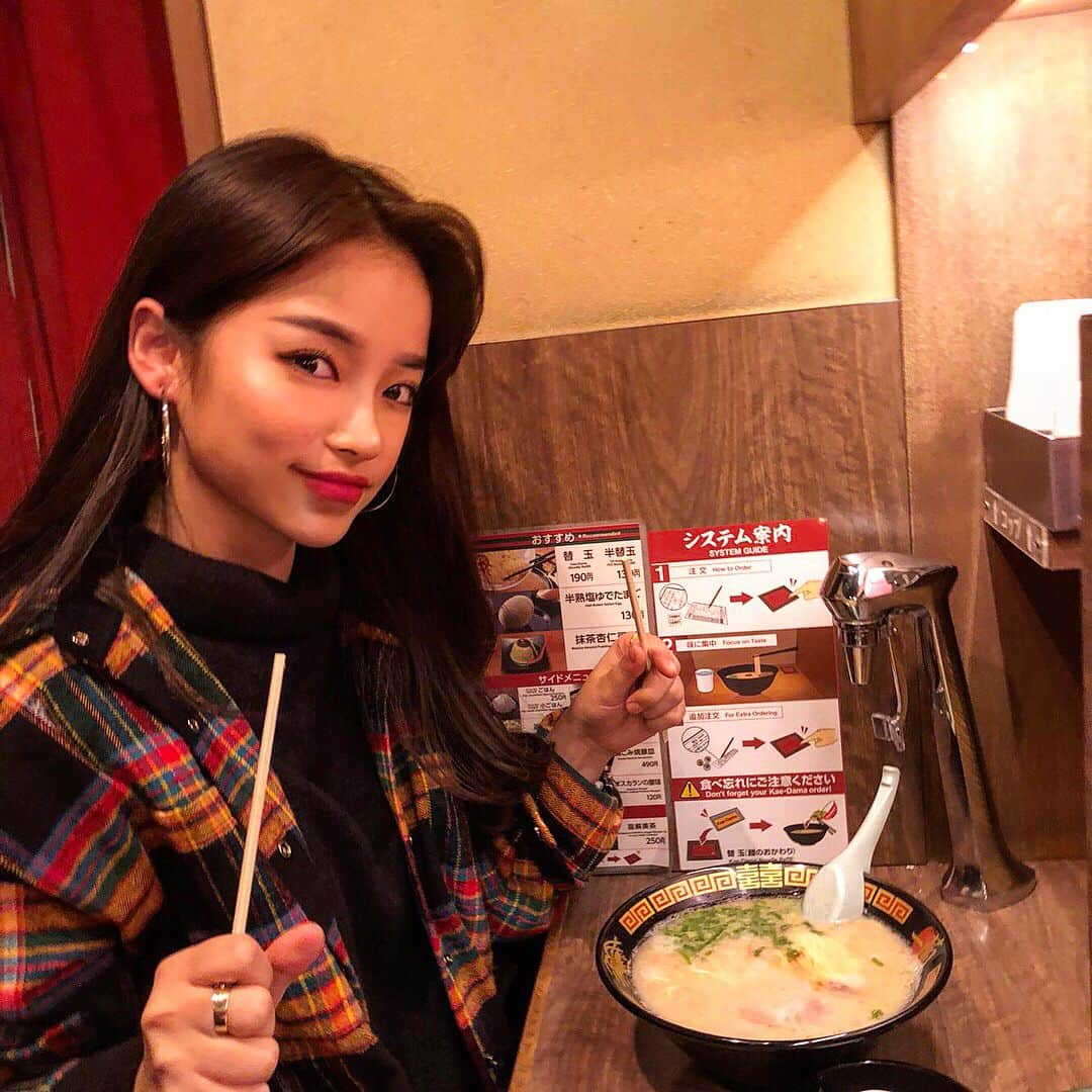 カン・ギョンミンさんのインスタグラム写真 - (カン・ギョンミンInstagram)「いただきます !!!!!!!이타다키마스!!! 🍜 #이치란라멘 🍜 호로로록 일본가면 항상 널 찾지.. 이치란..... 너 녀석 🍜.°(ಗдಗ。)°. #굠민냠냠탐방🍽  #굠민투어🗺  #굠민in🇯🇵」1月8日 22時48分 - kkmmmkk