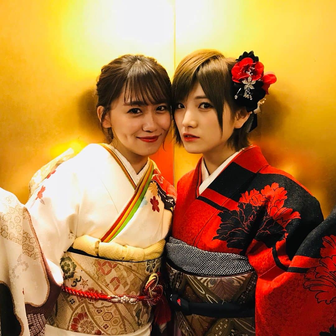 岡田奈々さんのインスタグラム写真 - (岡田奈々Instagram)「#成人の日 無事 成人式を迎えることが 出来ました 。 ソロ曲のコイントスをイメージした 赤と黒とゴールドの振袖  一生に一度の 大事な日になりました ☺️ 素敵なオトナになれるよう 誠心誠意 努めてまいります 。」1月8日 23時15分 - okada7_akb48_stu48