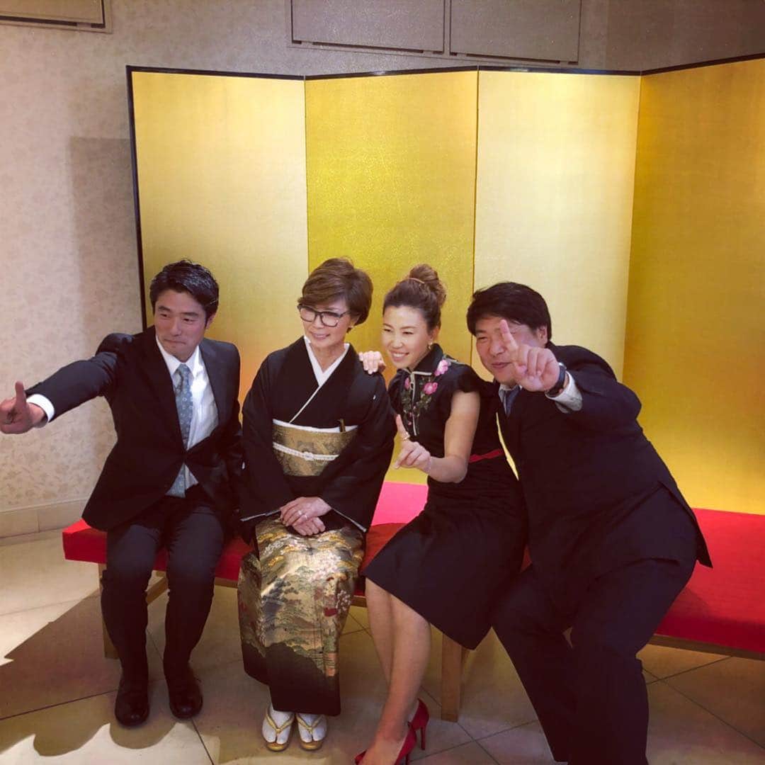 上田桃子さんのインスタグラム写真 - (上田桃子Instagram)「No.1目指すぞー！って事で 金屏風の前で💒」1月8日 23時53分 - momoko3030