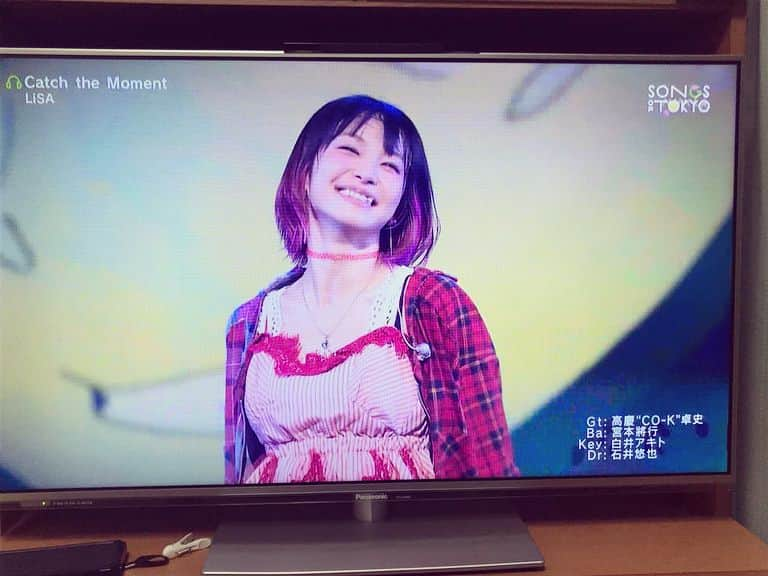 LiSAさんのインスタグラム写真 - (LiSAInstagram)「NHK様 「SONGS OF TOKYO」でCatch the Momentを歌わせていただきました。会場では三曲歌わせてもらったから汗だくだったね。でも、とっても楽しく歌わせていただきました。汗をかいて走った。ありがとうございましたっ。 #NHK #SONGSOFTOKYO #CatchtheMoment #みんなから写真もらいましたありがとう」1月9日 0時53分 - xlisa_olivex