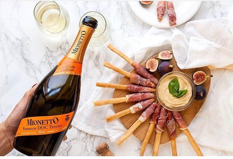 Mionettoのインスタグラム：「Happy Monday 🥂🍾 Thanks #mionettoproseccousa 📸」