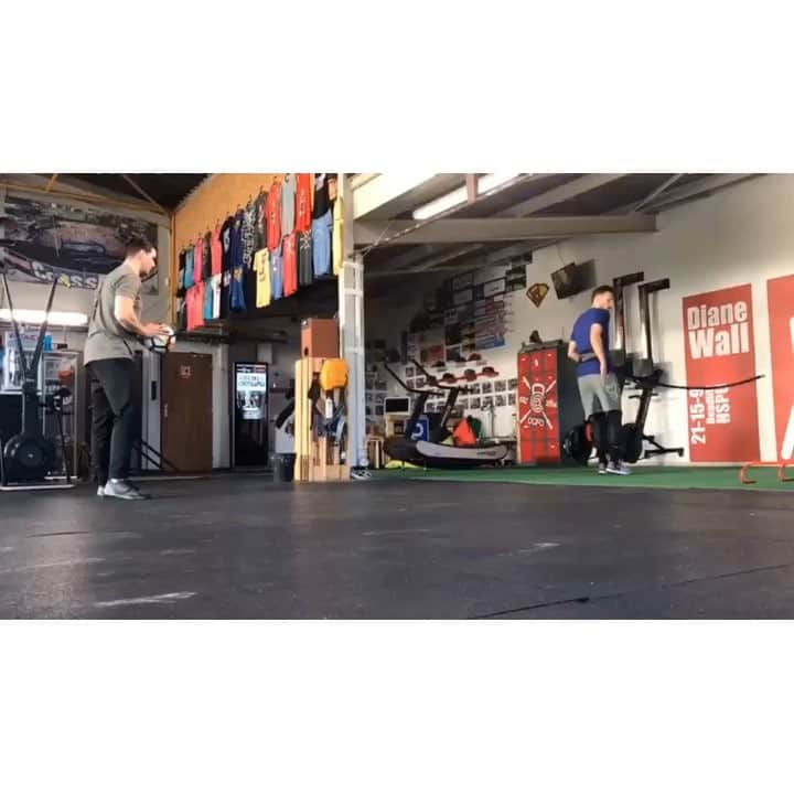 リボル・コザークのインスタグラム：「Great week of training with my bro and coach @cf_persa Tomorrow back with @fcbariofficial #toughtimesneedtoughpeople  @collierycrossfit」
