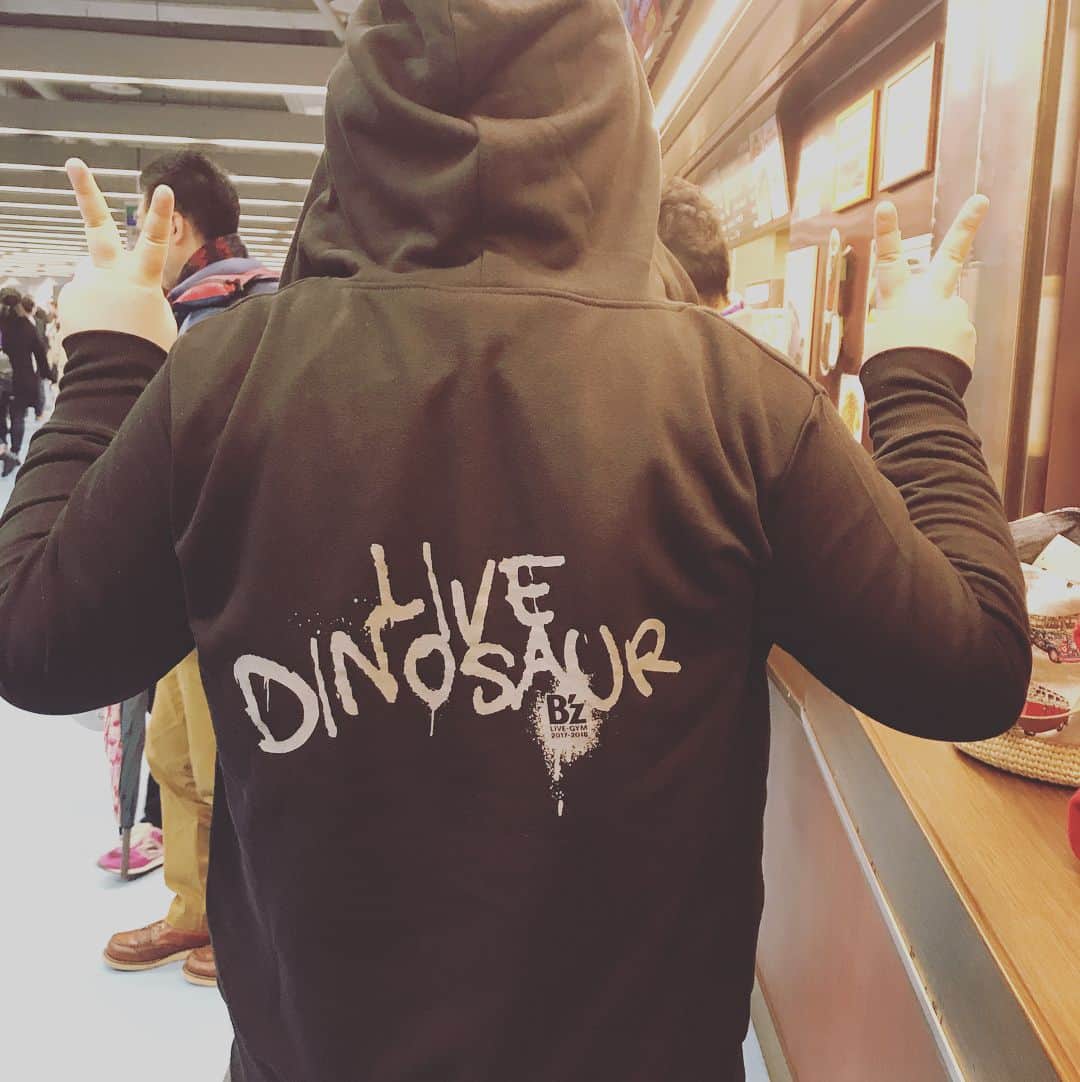柏崎桃子さんのインスタグラム写真 - (柏崎桃子Instagram)「昨夜は久しぶりのB'zのLIVE！ LIVE-GYM2017-2018 LIVE DINOSAURに参戦！ 稲葉さんの喉が心配されましたが最高のパフォーマンスでした！やっぱりB'z最高！！ 隣の席のお姉さんと仲良しになりすんごい盛り上がりましたァ！！ #bz  #live  #dinosaur #東京ドーム」1月9日 8時04分 - momoko_kashiwazaki