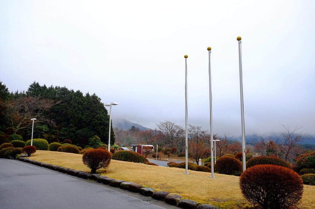 Palace Hotel Hakone / パレスホテル箱根のインスタグラム：「We hope it will be sunny at departure time of last guest.  チェックアウトの時間に向け、雲が晴れてきました。晴れ間が見え、富士山が見えると最高のコンディションです。 #パレスホテル箱根 #PalaceHotelHakone #箱根 #hakone #閉館日 #lastday」