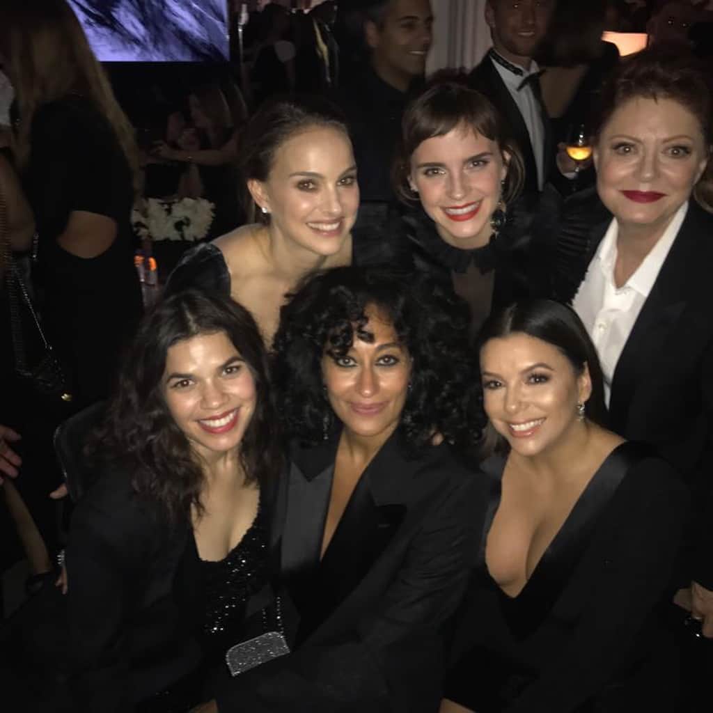 エマ・ワトソンのインスタグラム：「And I’m beaming! Love these ladies 🖤 @nportmanofficial @americaferrera @traceeellisross @susansarandon @evalongoria @jessicachastain」
