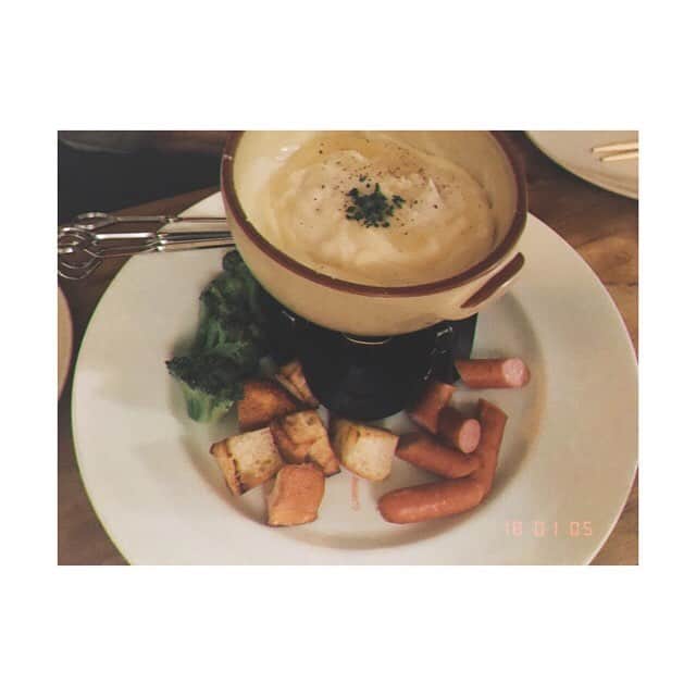佐藤美希さんのインスタグラム写真 - (佐藤美希Instagram)「この前食べたチーズフォンデュ美味しかったー♡また食べたい。。 #冬に食べたくなる #チーズフォンデュ」1月9日 16時14分 - satomiki0626