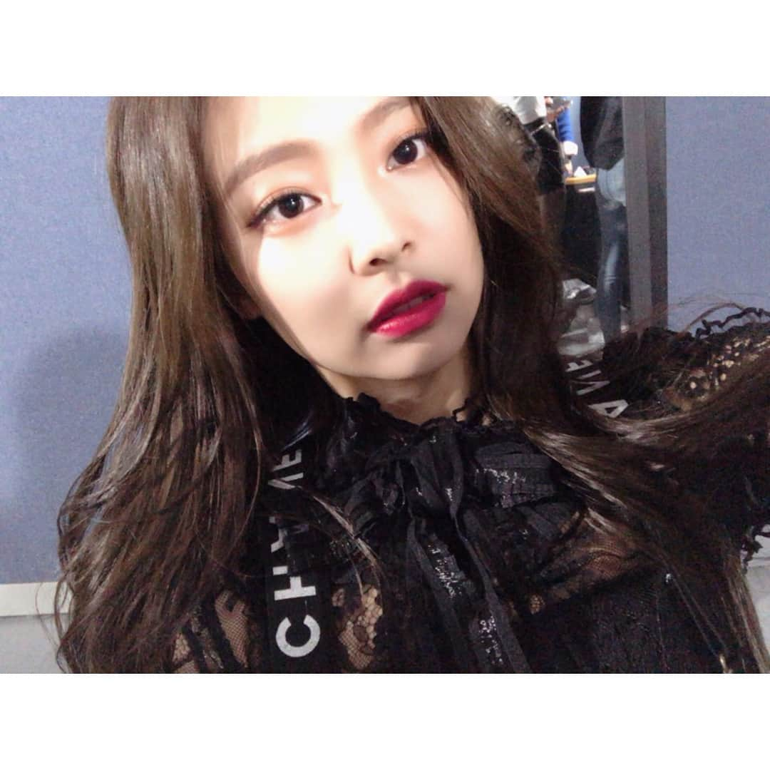 BLACKPINKさんのインスタグラム写真 - (BLACKPINKInstagram)「#BLACKPINK#JENNIE#IMISSMYBLINKS#우리블링크보고싶다#내일보아요 🖤❤️🖤❤️ stay warm stay happy 🖤❤️🖤❤️」1月9日 18時02分 - blackpinkofficial