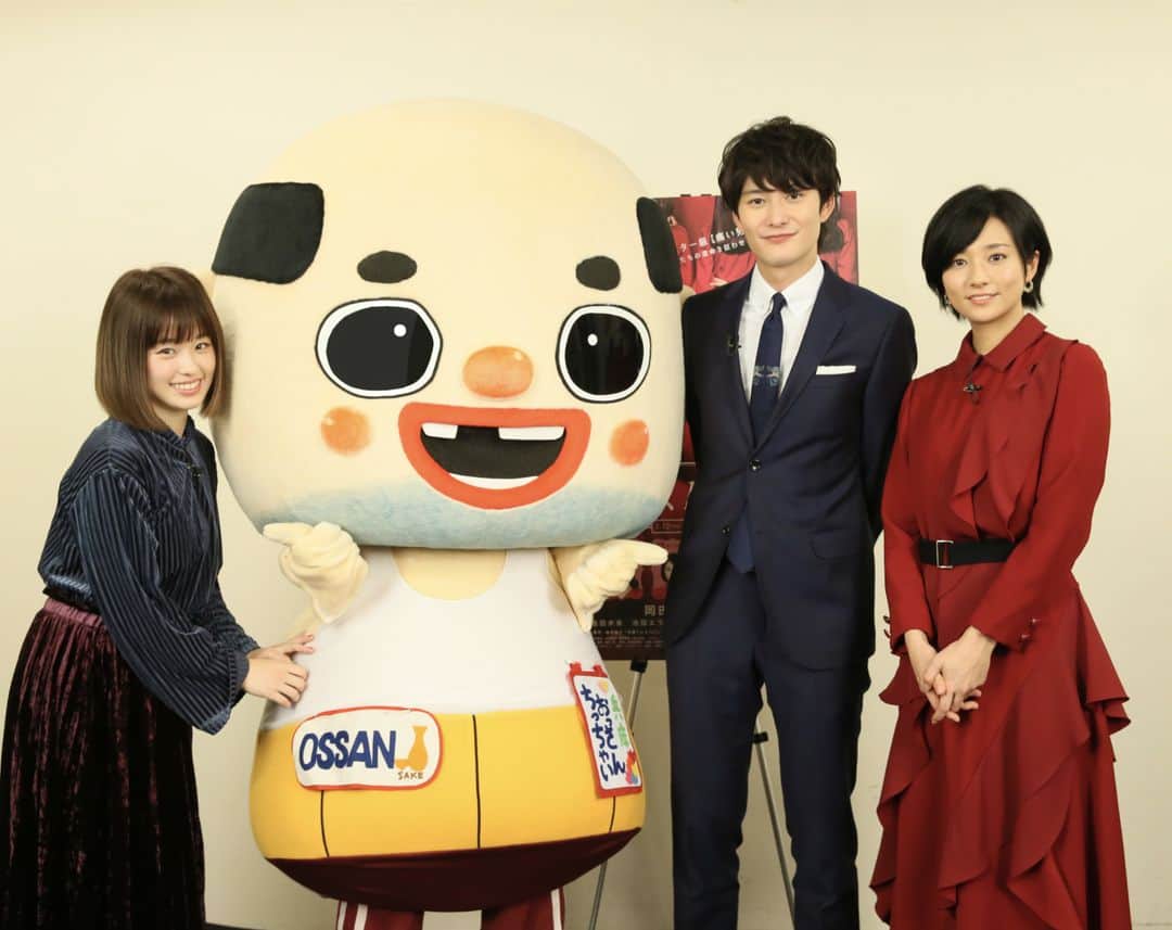 のインスタグラム：「はい、ちゅうも〜〜く❗❗❗ . 本日2018年1月9日深夜25:59〜はなんと〜〜❗❗❗ . 1月12日（金）に公開される映画「伊藤くんA to E」から、W出演にして初共演の俳優・岡田将生さんと女優・木村文乃さんが生徒としてスペシャル参戦しまっせ〜〜〜〜❗＼(^O^)／ . ＝＝＝＝＝＝＝ . 渋谷系・原宿系を代表する人気モデル6人が、女の子が今一番気になる“Kawaii”を毎週ピックアップして世界に向けて発信するエンターテイメント番組、毎日放送(MBS）「Kawaii JAPAN-da!!」にちっちゃいおっさん登場❗ . 今回は大人気モデル『やのあんな』さんと共演❗ . ▼『Kawaii JAPAN-da!!』放送日時▼ http://www.mbs.jp/kawaii-japanda/ . ★地上波　毎日放送(MBS) 11/14(火)以降、毎週火曜 深夜25:59〜 ※関西ローカルのみでの放送です . ★『SPACE SHOWER TV』 毎週水曜 あさ7:30〜 . ★『MBS動画イズム』オンエア後1週間有効（無料視聴可） 配信先：世界 . ▼Apple Storeのアプリはこちら♪ https://goo.gl/qKFnxG . ▼google playのアプリはこちら♪ https://goo.gl/sBbso4 . ▼WEBで見る方はこちら♪ https://dizm.mbs.jp/ . 「今回はなんと〜噂の映画試写会の舞台裏に遊びに行ってきたで〜♪めっちゃ背の高い岡田くんと料理得意な文乃ちゃんのお二人にお会いして英語教えて来たんやで♪みんな観たってや〜〜〜♪ぎゃはははは〜〜〜〜❗(^O^)／」 byちっちゃいおっさん . #ちっちゃいおっさん #岡田将生 #木村文乃 #伊藤AtoE #やのあんな #佐々木希 #夏帆 #志田未来 #池田エライザ #中村倫也 #田中圭 #英会話教室 #英語教室 #English #movie #試写会 #俳優 #女優 #kawaiiJAPANda #MBS #毎日放送 #深夜放送 #岡田くんが背高すぎてイケメソ #天は二物を与えるとはこういうことかいな #foundossan」
