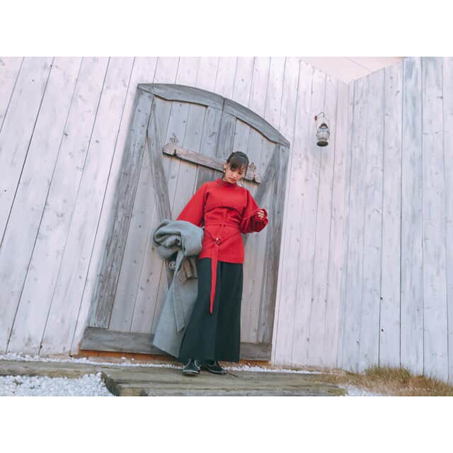 大政絢さんのインスタグラム写真 - (大政絢Instagram)「やっぱり赤が好き ニットは @_irene__official_  最近は寒いのでニットの下にヒートテック投入🤭 #私服」1月9日 19時57分 - aya_omasa_official
