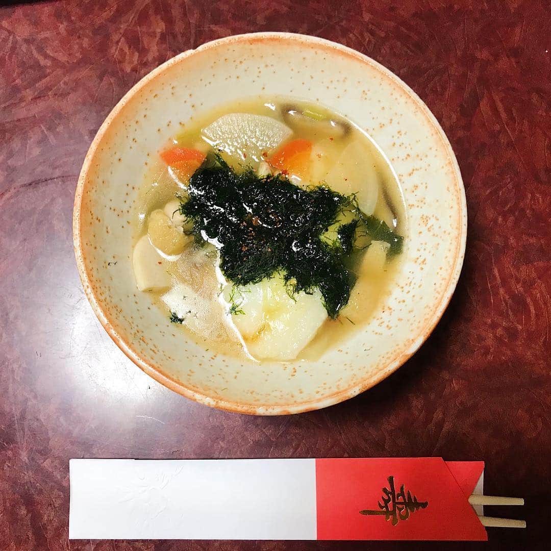 高木琢也さんのインスタグラム写真 - (高木琢也Instagram)「これが食べたかった🤤🍥 #高木家のお雑煮 #ネギなし #寿 #幸せ😍」1月9日 22時44分 - takagi_ocean