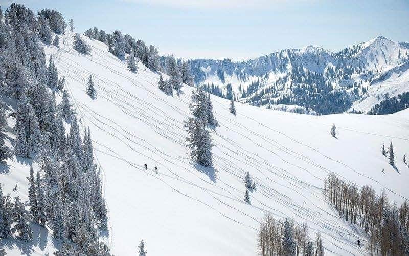 トレージャのインスタグラム：「Looking for a winter getaway? How about Park City Utah? #traveltuesday #packyourbags #parkcity #utah #skiing #snow #powder #mountains #winter #wintertravel #wintergetaway」