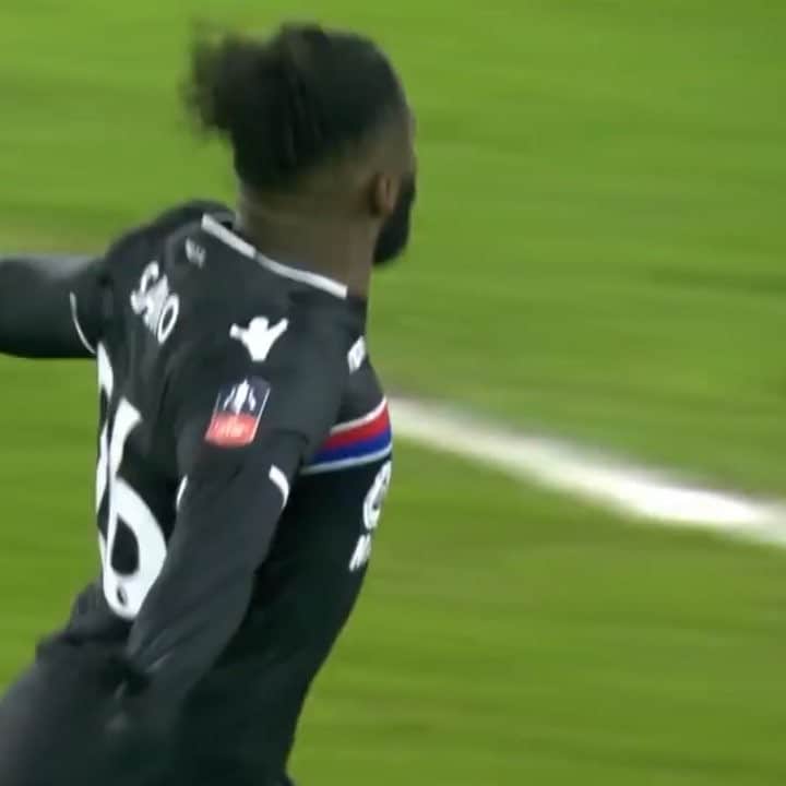 バカリ・サコのインスタグラム：「Weak foot ? No problem 💥🚀」