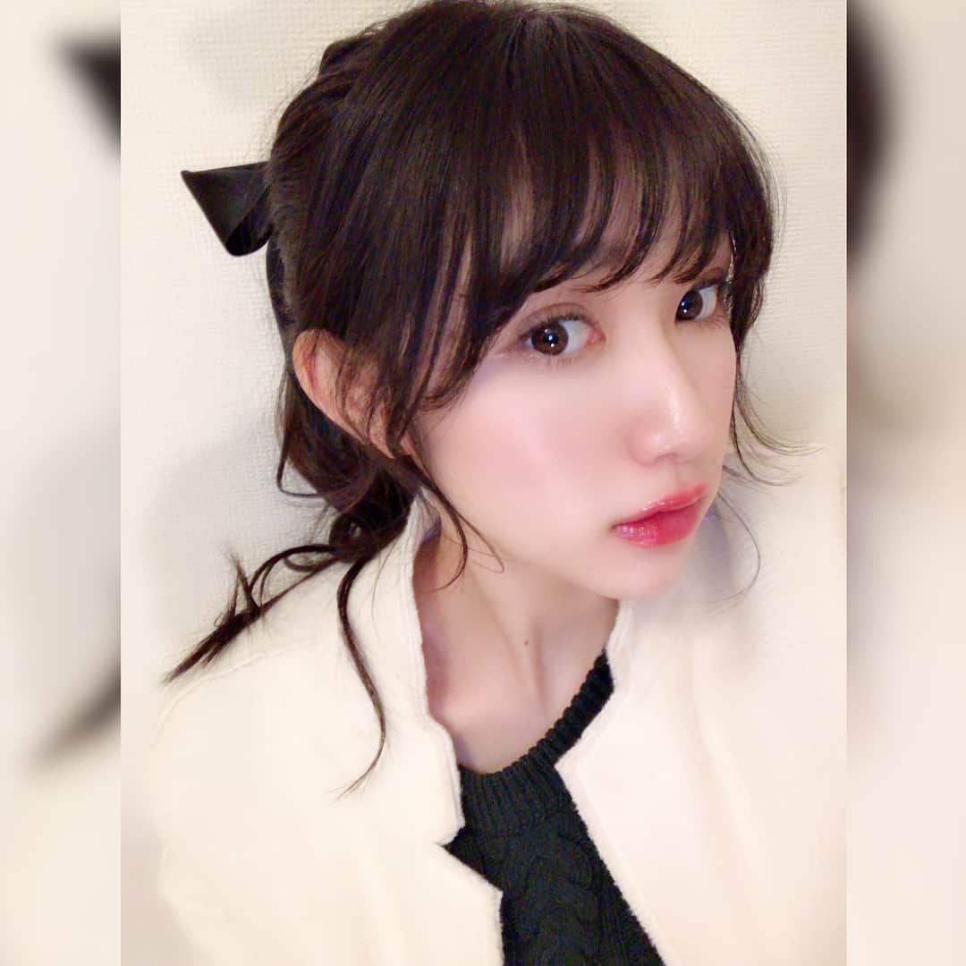 のインスタグラム：「ナチュラルメイク💄 グロス、チークは#ベアミネラル アイライナーは#フローフシ だよー👾❤️ #fashion #makeup #ナチュラルメイク #japanesegirl #裸眼メイク」