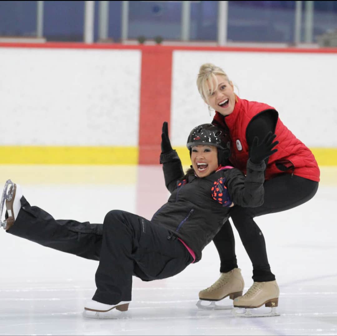 シェイ＝リーン・ボーンのインスタグラム：「Had a fun lesson today with @ctvvancouver @skate_canada #ctnsc18 Stay tunes! ;)」