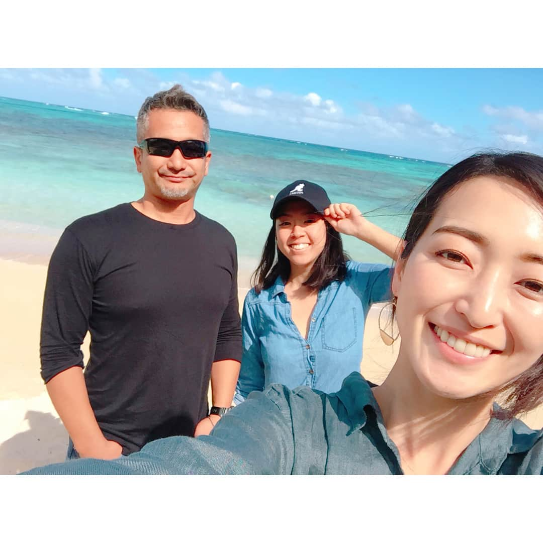 上野なつひさんのインスタグラム写真 - (上野なつひInstagram)「パワーもらってきたぁ🌺家族で年始過ごせてよかった(^^) 大好きな海。毎日でもいれる🌈 #hawaii #oahu  #waimanalo  #なつひhawaiitime  #父と妹と私  #もう日本に帰って来てます #おやすみ終わりました」1月10日 17時26分 - natsuhi