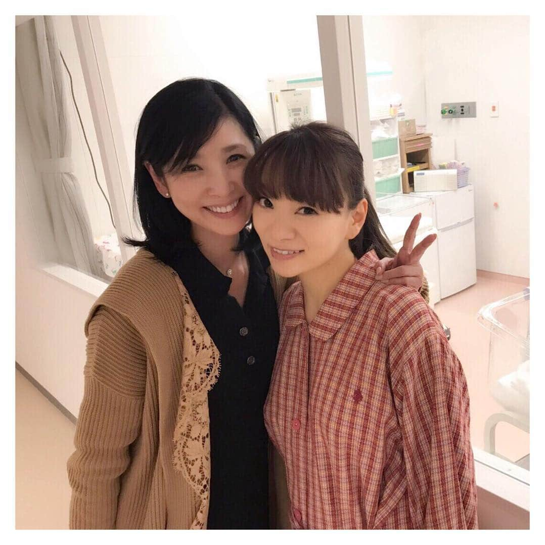 黒木瞳さんのインスタグラム写真 - (黒木瞳Instagram)「. . 圭ちゃん、おめでとう❤︎ すごく元気でよかった💕💕 . .  #保田圭#黒木瞳」1月10日 19時54分 - hitomikofficial