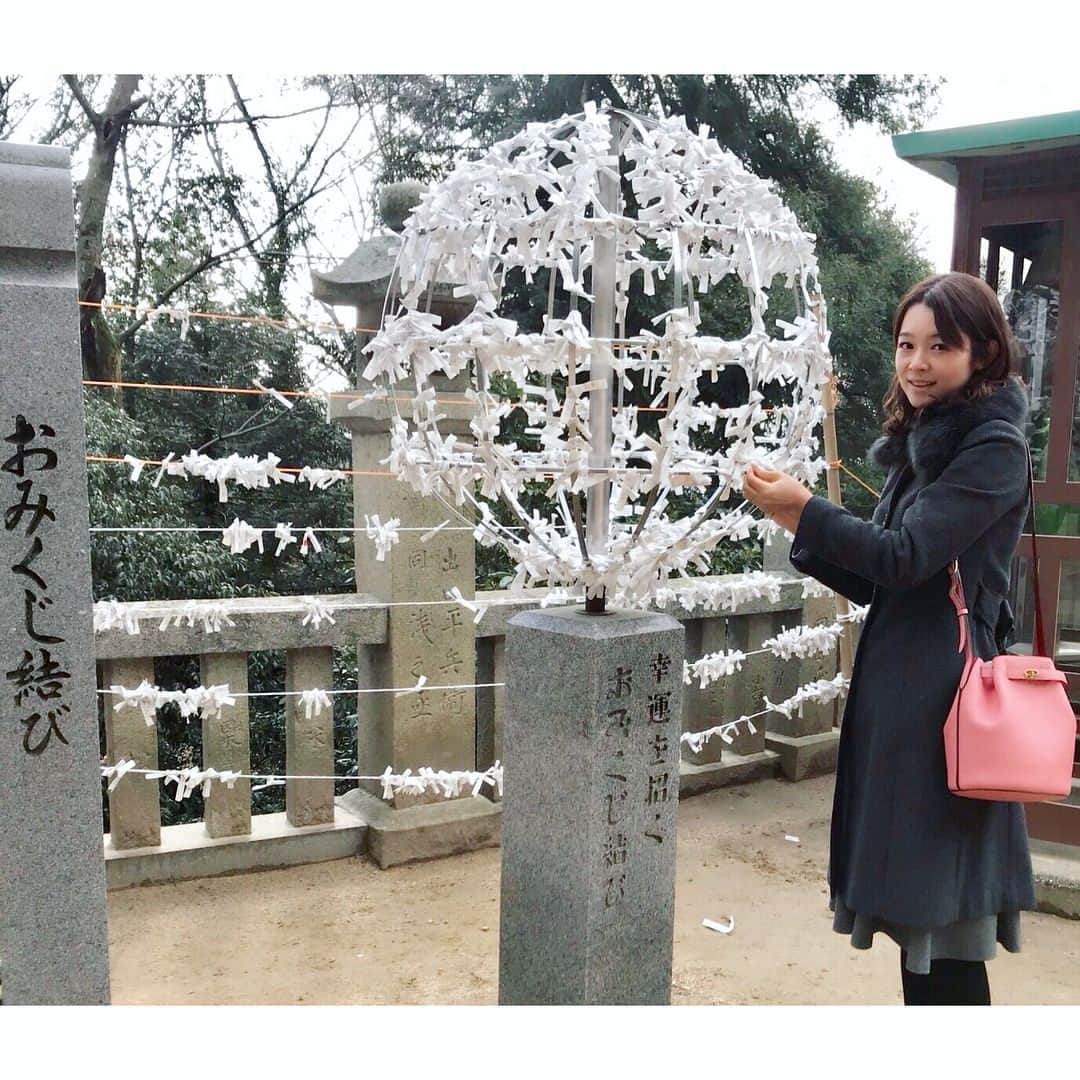 藤澤恵麻さんのインスタグラム写真 - (藤澤恵麻Instagram)「故郷香川の八栗寺で初詣 山頂の境内まではケーブルカーで向かいます おみくじを引いて絵馬も書きました。 今年、私は年女。 どうか良い年になりますように！  最後の写真に写っている山は、地元では人が寝ている横顔に見えることで有名な「五剣山」。 皆さんにもそう映りますか？  #恵麻 #ema #初詣 #八栗寺 #五剣山 #香川県 #戌年 #お正月」1月11日 2時23分 - ema_fujisawa_official