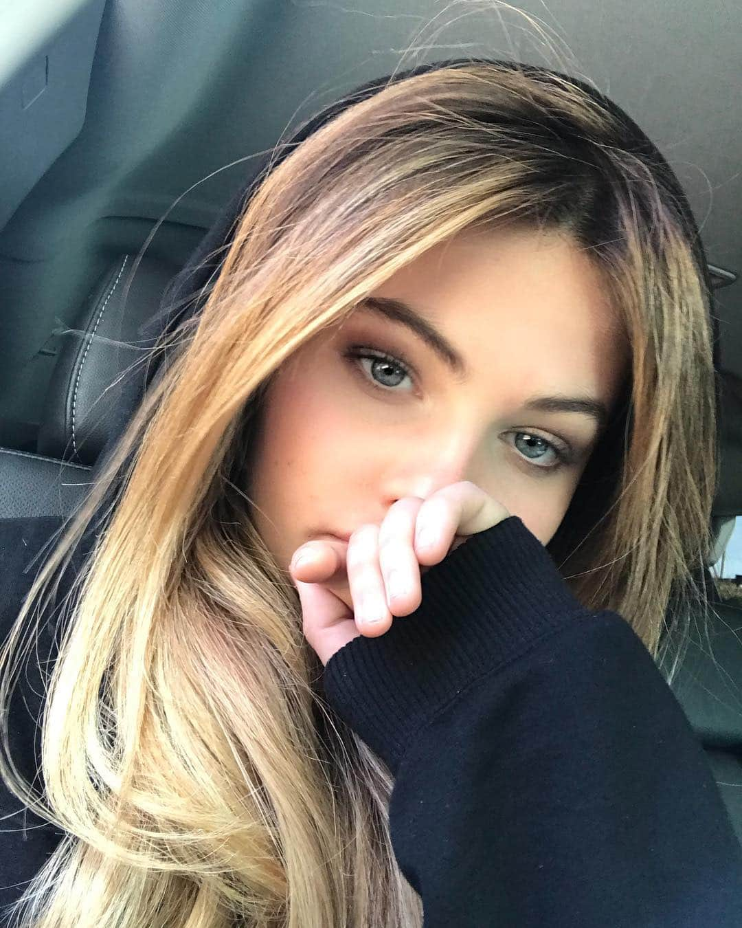 ティラーヌ・ブロンドーさんのインスタグラム写真 - (ティラーヌ・ブロンドーInstagram)「👁」1月11日 2時53分 - thylaneblondeau