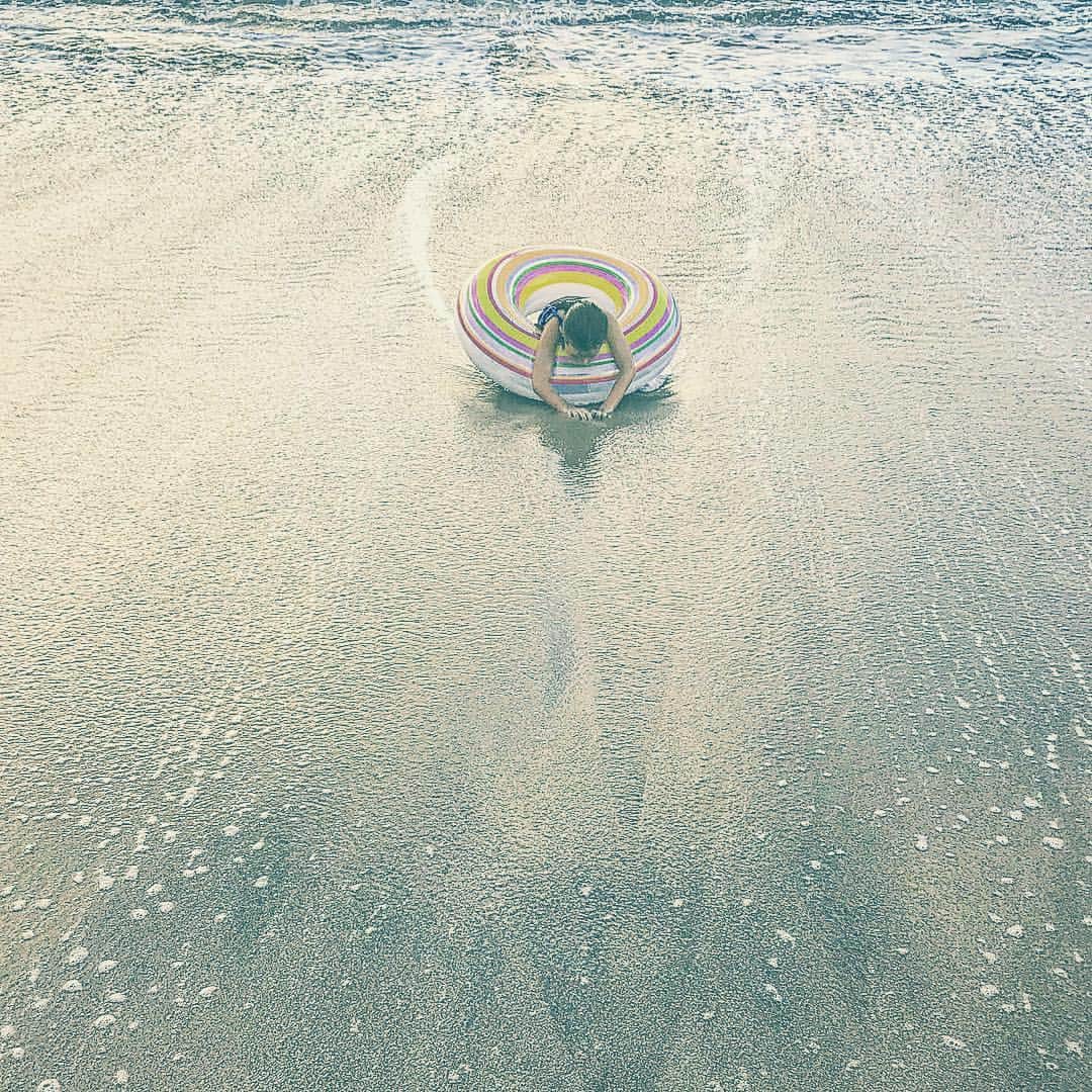 山崎美弥子さんのインスタグラム写真 - (山崎美弥子Instagram)「Stardust  星屑。  #ocean #beach #island #surf #shore #eternalsummer #humannature #miyakoyamazaki #山崎美弥子 #島」1月11日 13時55分 - miyakoyamazaki