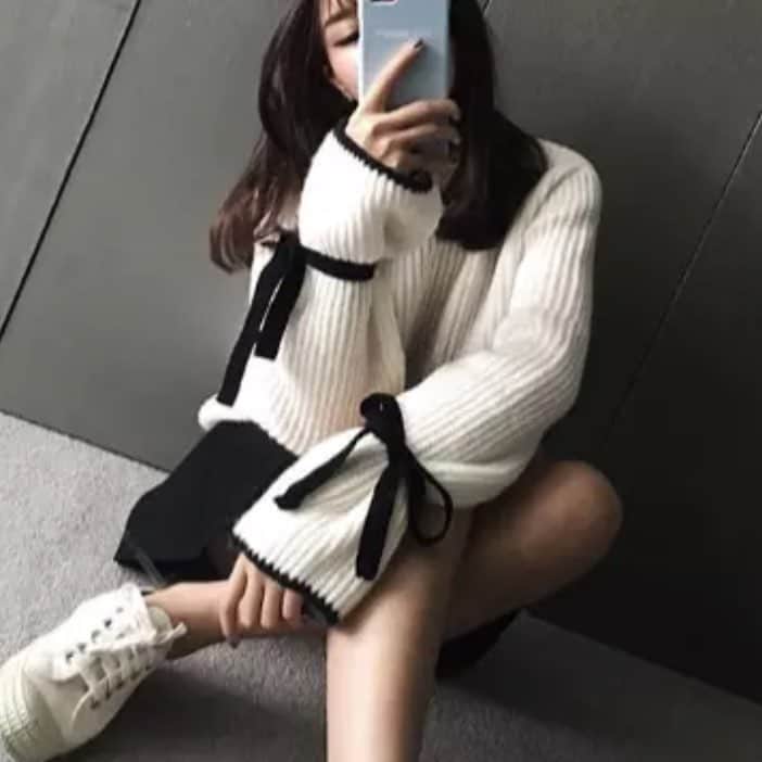 cartのインスタグラム：「バイカラーのリボンがかわいいニットが登場☆ 袖コンデザインやさりげないボトルネックで トレンドもばっちり抑えてます♪ 選べる4カラーはどれも使いやすさ抜群です‼  短めのスカートに合わせてもcuteで◎ 大人かわいく決めるならクロップドパンツで♡ その日の気分でいろんなコーデが楽しめます‼ 1枚は持っておきたい優秀ニットをこの機会に♪ . . . . . .  #今日のコーデ #韓国ファションション #プチプラ #プチプラコーデ #プチプラファッション #シンプルコーデ #シンプルファッション #しまむらコーデ  #しまむら #ユニクロコーデ #ユニクロ #カジュアルコーデ #大人カジュアル #お休みコーデ #秋コーデ  #ママコーデ #ママファッション #おしゃれ #おしゃれさんと繋がりたい #お買い物 #ワンピース #冬服 . #zara #uniqlo #gu #ootd #fashion #coordinate #shopping」