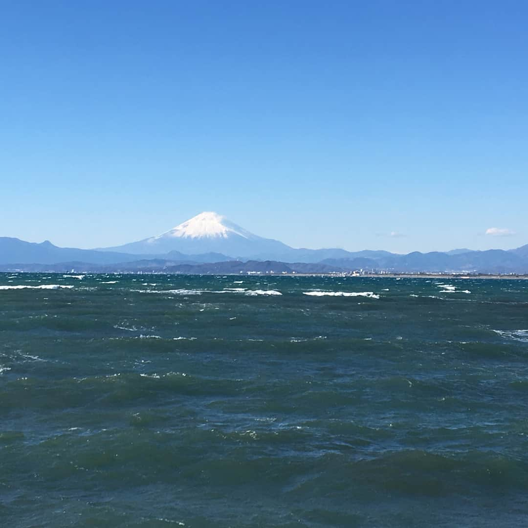 咲坂花恋のインスタグラム：「江ノ島の断食生活も残りわずか･･･ 本当に充実してたなと心から思いました！ #咲坂花恋 #AV女優 #断食 #江ノ島 #お散歩 #風が強い #綺麗な景色 #楽しかった #痩せる #さよなら #東京 #明日帰る」