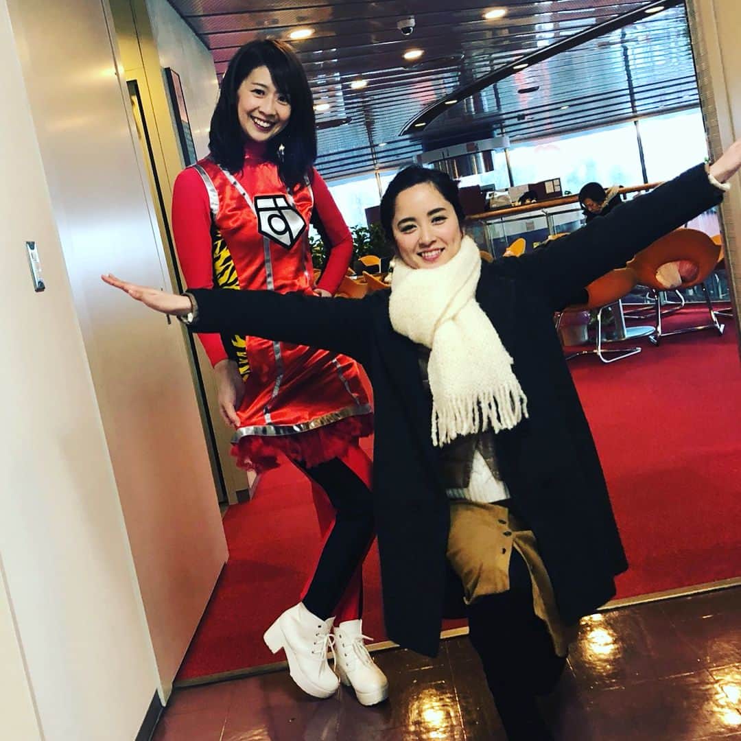 虎谷温子さんのインスタグラム写真 虎谷温子instagram 今日はレンジャーの業務がありました 訓佳ちゃんは 普通の格好ですが ワンタンピンクの志は忘れていないようです 笑 そろそろ レンジャーも 着納めかなぁ 十分 減価償却しましたよね この衣装