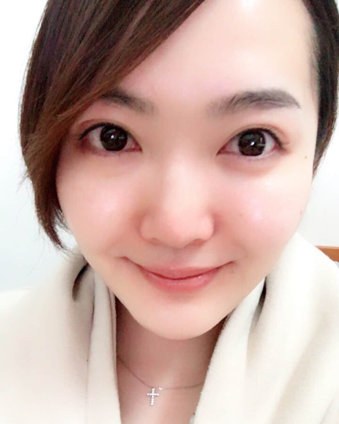 阿部桃子さんのインスタグラム写真 - (阿部桃子Instagram)「午前中から微妙な写真載せますよw 最近いつも使うパック🧖🏼‍♀️ 防腐剤使ってないし、肌が柔らかくなってハリが出る🙆🏼→スワイプしてね✨  #beauty #skincare #facemask  #quality1st #allinoneseetmask #favorite #naturalskin #nomakeup  #美活 #美肌 #スキンケア #美容 #パック」1月11日 11時14分 - abemomoko_official