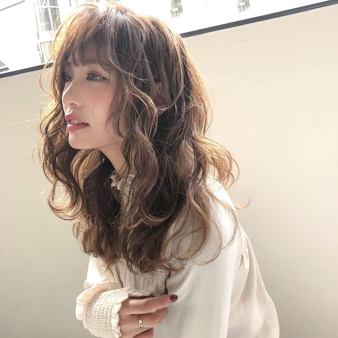 伊藤実祐さんのインスタグラム写真 - (伊藤実祐Instagram)「. . 怒った。😕 . 3枚目の私。 すぐちょける癖があるとはいえ その瞬間をカメラに収める相棒の成澤❗️ → @narisawa_taiki . 1枚目2枚目とまともなデータがあるのに 3枚目だけを”関西の血が溢れ出てる” なんてうたってストーリーに載せた相棒の成澤‼️ → @narisawa_taiki . . やりあがったなコノヤロウ。（笑） . . 清楚でおしとやかで通ってるのに いろいろばれてまうがな🙊は← #どこがや #だれがや 📣 . . #相棒 #成澤大輝 #まちこの真似 #モデル #フリーモデル #サロンモデル #インフルエンサー #タビジョ #TOKYOcreatist #伊藤実祐 #いとうみゆ . この撮影のとき何回なりに ”これ動画ちゃうで🖐🏻”って言われたかジワる😂💓」1月11日 11時46分 - miyu.61