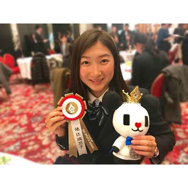 池江璃花子さんのインスタグラム写真 - (池江璃花子Instagram)「* #bigsportsaward で、#TOKYO応援宣言賞 を頂きました👑✨ 様々なスポーツで活躍される沢山の方々と素晴らしい時間を過ごすことができました😊💖 今年もレベルの高いレースと記録更新を目指して更に頑張りたいと改めて思いました！ありがとうございました😌 #ビッグスポーツ賞 #テレビ朝日 #tvasahi」1月11日 22時06分 - ikee.rikako