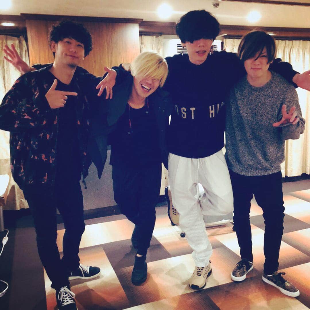 のインスタグラム：「昨日の武道館終演後。2018年いいスタート切れました。」