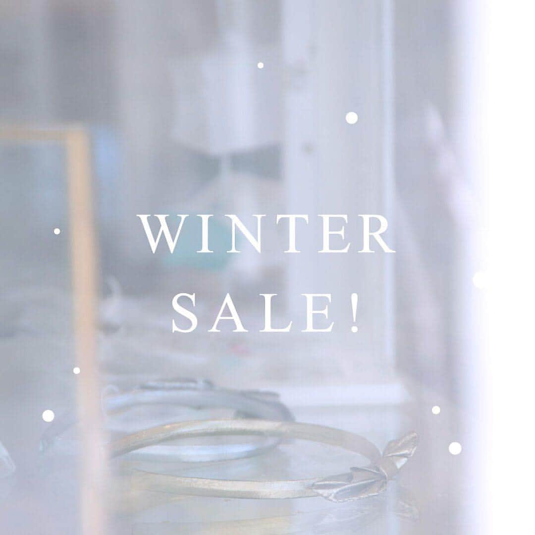 COUPRIOさんのインスタグラム写真 - (COUPRIOInstagram)「《WINTER SALE開催中！》 鎌倉のCOUPRIO実店舗は、本日より営業しております♪ 店頭では、レディースアパレルなどの秋冬アイテムが最大40%OFFに。また、1月中は、アパレルのセールのほか、店内の雑貨や定番アイテムもすべて5%OFFに♡ 鎌倉にいらした際には、ぜひショップまで足をお運びくださいね。 . . ◇営業日のご案内 . 今月より定休日が変更となりましたので、ご案内いたします。 定休日：日・月・水 . COUPRIO 神奈川県鎌倉市小町1-15-5 11:00-17:00 （お時間帯によりスタッフが不在にしている場合もございます） CLOSE：Sun-Mon-Wed . . . ◇COUPRIO オンラインショップのご案内 . ただいまクプリオオンラインショップでは、送料無料キャンペーンを開催中です！ ご出産祝いなどのベビー用ギフトセット、雑貨などの女性の為のギフトセットなど、この機会に贈ってみてはいかがでしょうか。 ぬくもりのある木箱にいれてお届けさせていただきます。 . ◇お買い物は @couprio プロフィールのリンクから。 www.couprio.com . . . . . #couprio #lilietnene #gift #クプリオ #ベビーギフト #送料無料 #出産祝い#女性へのギフト #丁寧な暮らし #プレゼント #鎌倉 #鎌倉散策 #鎌倉雑貨 #リリエネネ #雑貨ギフト #ギフトセット #素敵な贈り物 #﻿北欧雑貨 #セール #ウィンターセール #SALE」1月11日 15時59分 - couprio