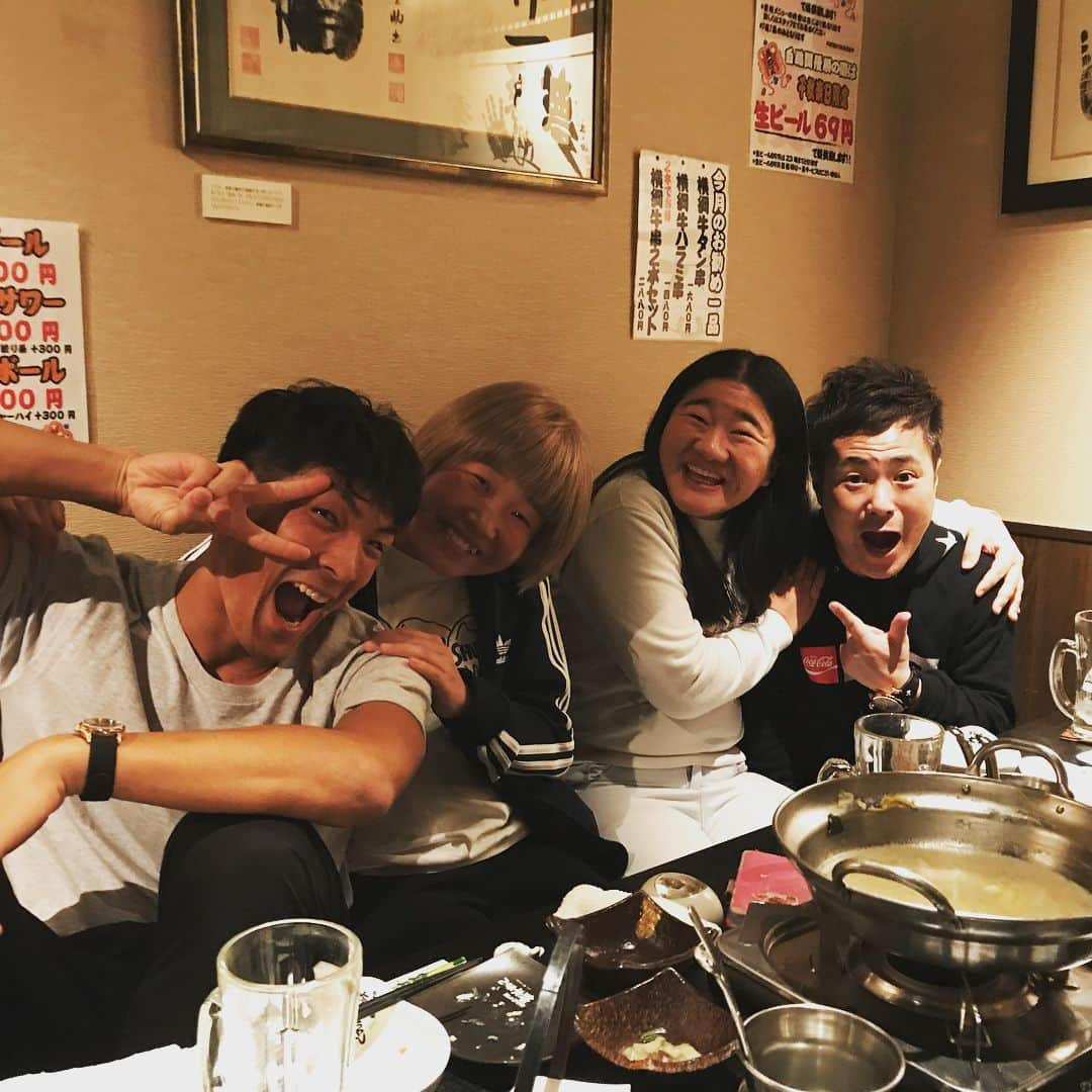 入江慎也さんのインスタグラム写真 - (入江慎也Instagram)「昨日は槙野君と後輩のガンバレルーヤとごはん🍚🍚🍚 槙野君が、ガンバレルーヤの大ファンということで、ガンバレルーヤの二人が槙野君から洋服のプレゼント🎁🎁 二人はめちゃくちゃ喜んでいました。  槙野君の粋なサプライズ！  楽しいご飯会でした。  今年はワールドカップイヤー、楽しみです！  #浦和レッズ #槙野 君 #ガンバレルーヤ #吉本 #芸人 #カラテカ入江  #槙野君ずっとテンション高い #トークうまい #面白い #芸人に詳しすぎる #流石です👏」1月11日 19時38分 - oreirie0408