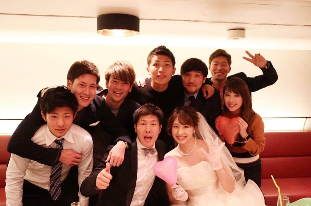 峰麻美さんのインスタグラム写真 - (峰麻美Instagram)「たまちゃん結婚パーティー🤵👰 チームベガルタで撮影⭐︎ #vegalta #ベガルタ仙台 #当然わたしも #チームベガルタに混ざる #しれっと混ざる #いや #よく考えたら #この中の誰よりも #ベガルタ歴が長い #実質キャプテン #あさみ先生 #三田啓貴 #野津田岳人 #永戸勝也 #茂木駿佑  #藤村慶太 #西村拓真 #差波優人」1月11日 20時22分 - asaaaaami.0702