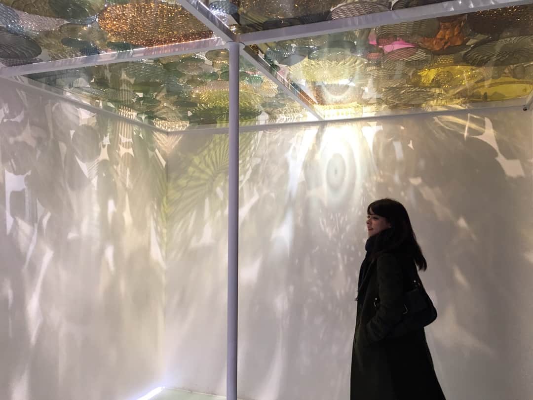 藤井美菜さんのインスタグラム写真 - (藤井美菜Instagram)「. 年末に一度写真を載せたのですが、ソウルのD MUSEUMで行われている『PLASTIC FANTASTIC』の展示会を、@yoonjikang お姉さんと観に行ってきました。斬新なアイディアとキラキラがたくさん詰まった展示会で、目でも楽しみながら写真もたくさん撮って楽しかったです。3月4日までやっているそうですよ🌼❄️🌸 연말에 한번 사진을 올렸는데, 서울에 있는  디뮤지엄에서 지금 열려있는 “PLASTIC FANTASTIC”라는 전시회를 윤지언니와 함께 보러갔다왔습니다. 멋있는 아이디어와 반짝반짝한것들이 가득한 전시회였고 저도 눈으로도 즐기고 사진도 많이 찍고 재밌었어요. 3월4일날까지랍니다 🌼❄️🌸 #ソウル#서울#Seoul#ディーミュージアム#디뮤지엄#DMUSEUM」1月11日 20時20分 - fujii_mina_0715