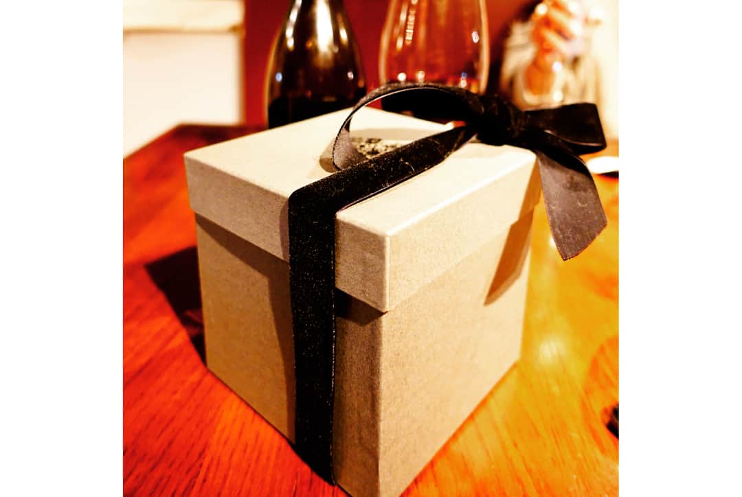辰巳奈都子さんのインスタグラム写真 - (辰巳奈都子Instagram)「あと10日で30歳の誕生日を迎えます。 ・ フレンチディナーの際、 素敵なプレゼントをいただきました。 心遣いが嬉しい。ありがとう。 ・ #ジビエ がウリの#目黒通りのレストラン。 #あんこう のソテーも美味しかった🐠  #french  #dinner  #tokyo #restaurant  #フレンチ #ディナー #ついに #1月  #三十路  #突入 #怖い  #嫌だ  #でも #プレゼント #嬉しい #ありがとう  #今年も #よろしくお願いします」1月11日 22時07分 - tatsumi_natsuko