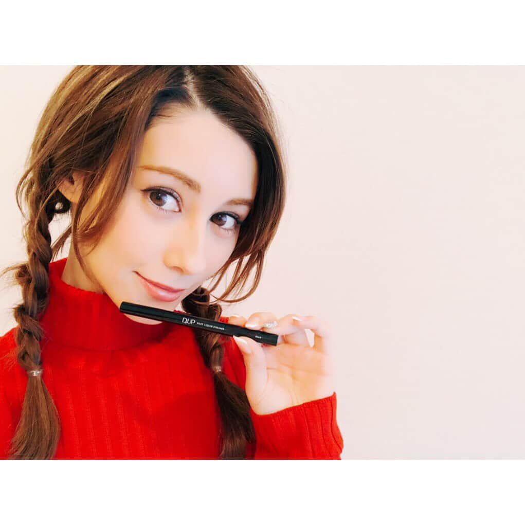 ダレノガレ明美さんのインスタグラム写真 - (ダレノガレ明美Instagram)「ディーアップのアイライナー にじまないのにオフが簡単❤️ ラインの太さが自由自在で描きやすい所がイイｯｯ😘  #ディーアップ #ディーアップアイライナー  #DUP #アイライナー  #アイメイク  #PR」2月9日 19時06分 - darenogare.akemi