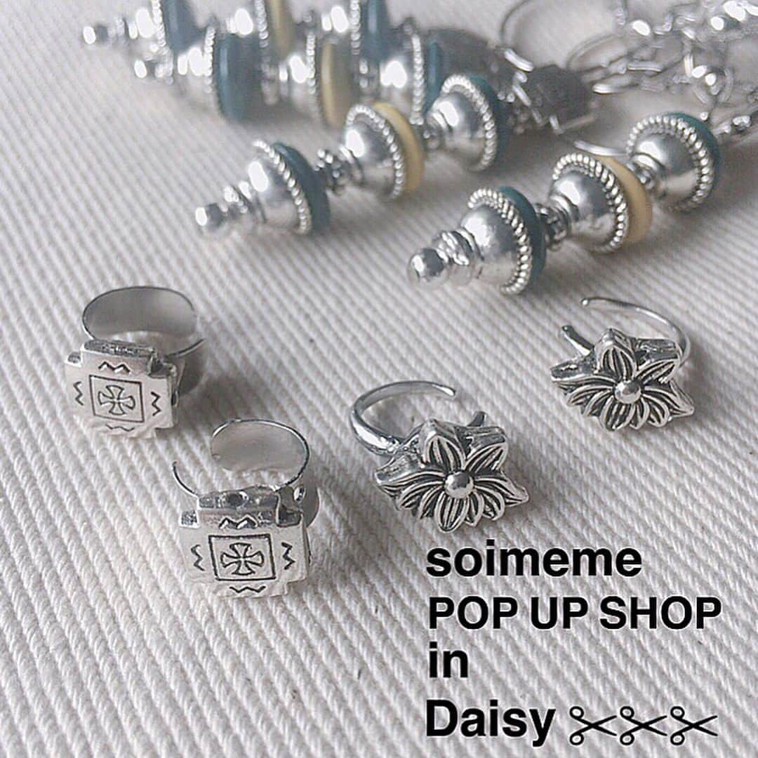 土田瑠美さんのインスタグラム写真 - (土田瑠美Instagram)「@soimeme_accessories × @daisyhair0722  ポップアップショップいよいよもうすぐです♡  ユキちゃん (@yuki.827c )が愛情たっぷりに描いてくれたイラストを愛さん ( @soimeme_accessories ) がステッカーにしてくださってた♡愛さんの優しさが嬉しい☺😭️💘 ステッカーは数量限定となります🙇‍♀️💕 @soimeme_accessories × @daisyhair0722 のポップアップショップ是非お気軽にご来場ください♡  〻〻POP UP SHOP〻〻 Daisy×soimemeの数量限定コラボアクセサリー💜のご紹介です。 ①metal cross イヤカフ ¥2500＋tax(片耳) ②metal flower イヤカフ ¥2500＋tax(片耳) ③hoop designピアス(イヤリング) ¥3200＋tax(両耳) ④aurora dot ヘアゴム ¥2400＋tax ⑤champagne gold plate×pearl ヘアゴム ¥2400＋tax 以上の5アイテムが限定商品となります💜  Daisyスタッフさんたちも、いま注目しているイヤカフ⚙️⚙️⚙️穴が空いてない方も簡単に着用できます。ピアスやイヤリングとの重ね着けも可愛いな〜💜とわたしは、おススメします〜 ✨ 【日時】 2018.2/12.13の2日間 10:00〜18:00まで 【内容】 12日→soimeme pop up shop only 13日→soimeme pop up shopと合わせて、デザイナーAIとDaisy さんスタッフの私物によるフリーマーケットやDaisyさんによる500円①コインヘアアレンジが受けられます❣️ 【場所】 Daisy 福岡市中央区大名1-12-6-3F ・ ・ ・ @daisyhair0722  @soimeme_accessories  #soimeme_accessories  #soimeme #soimeme_acc」2月9日 22時42分 - ru0711