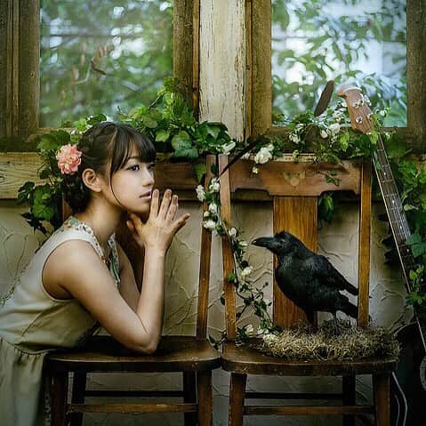 西野翔のインスタグラム：「📷渡辺伸次 SHINJI WATANABE(blackeyes) 天才過ぎるのでググって写真見てみて(;o;) 懐かしい写真出てきた！  思えば伸さんにも橋本雅司さんにも撮ってもらえて、我が人生に一片の悔いなしよ。 どちらも尊敬するカメラマンさん🙏 西野翔という道を歩いて本当に良かった(引退による卒業コメントではありません)  #portrait #moodygrams #artstagram  #instagood #instagramjapan #西野翔  #nishinoshow」