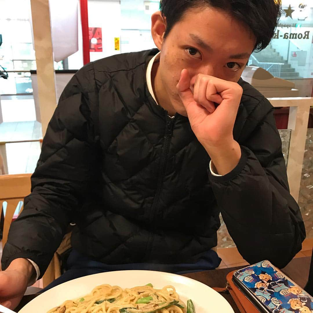 ケツさんのインスタグラム写真 - (ケツInstagram)「男前ランキング6位とご飯。このあと漫才劇場にてブサイク芸人の集いです！ #ネイビーズアフロ #皆川 #会計で消費税分出して偉そうにしてきました」2月5日 20時04分 - ketsu_shachou