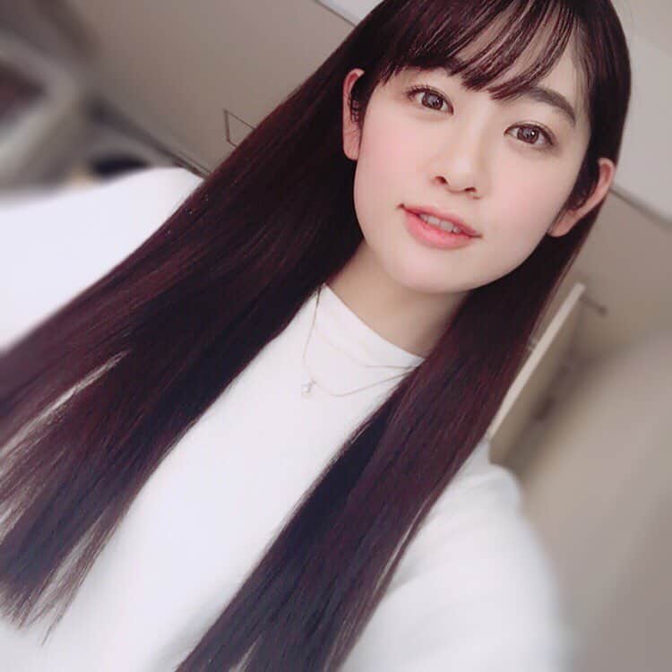 池田裕子さんのインスタグラム写真 - (池田裕子Instagram)「さすがに髪長すぎるかもな。ショートやボブに憧れるけど…いろいろ考えるとできないんだな。 #ロングヘア #longhair #ストレートヘア」2月5日 20時39分 - kurimushiyoukan