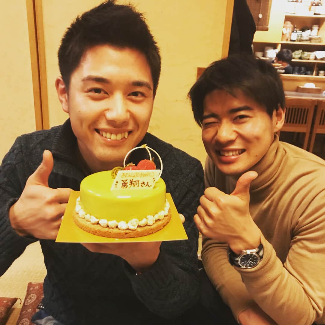 BOYS AND MENさんのインスタグラム写真 - (BOYS AND MENInstagram)「UHBさんよりお誕生日ケーキいただきました☺️✨ いつもありがとうございます(^^)💓 #ボイメン #ボイメン北海道 #勇翔 #誕生日 #ケーキいただきました #ついでに辻本も一緒に撮影」2月5日 21時49分 - boysandmen_official