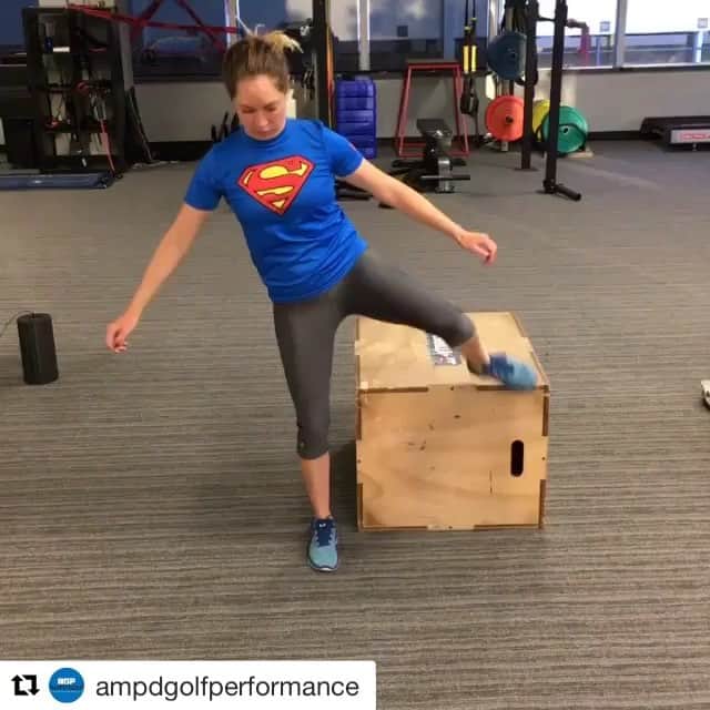 アレハンドラ・ジャネサのインスタグラム：「Some of the exercises that are SUPER important for golf 😆🤓 #sorryitsmonday #mondaymotivation @ampdgolfperformance 💪」