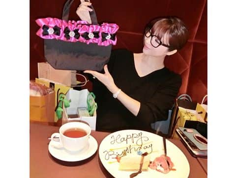森下悠里さんのインスタグラム写真 - (森下悠里Instagram)「みれいちゃんと一緒にお祝いしてもらったよ💕 2枚目 @setosaki ちゃんのブランド とっても可愛いリボンバッグいただきました💕 嬉しい🎀 #ribon #bag #bd #lunch #birthdaypresent #🎀 #💕」2月6日 1時53分 - yuurimorishita